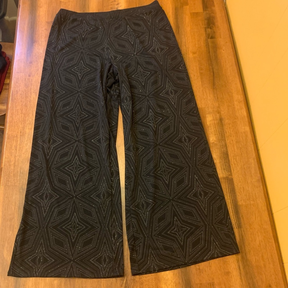 CATO Pants Women’s 14/16 Wide leg Stretch pull on Silver Sparkle Thread Design